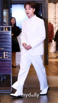 歌手欧美身材图片女生,时尚与曲线的完美融合